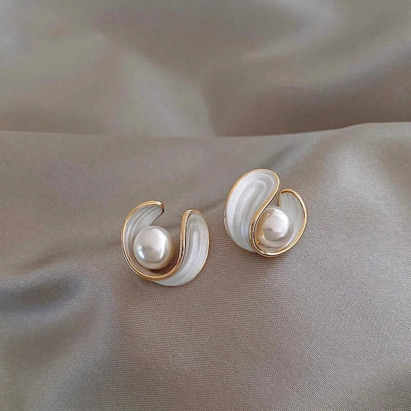 Luxe Witte Opaal Oorbellen met Parel in Goud
